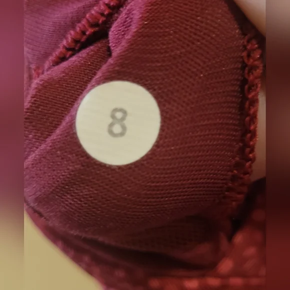 𝙇𝙐𝙇𝙐𝙇𝙀𝙈𝙊𝙉 - 𝙏𝙬𝙞𝙨𝙩 & 𝙏𝙤𝙞𝙡 𝙏𝙖𝙣𝙠 𝙏𝙤𝙥 - Picture 11 of 12